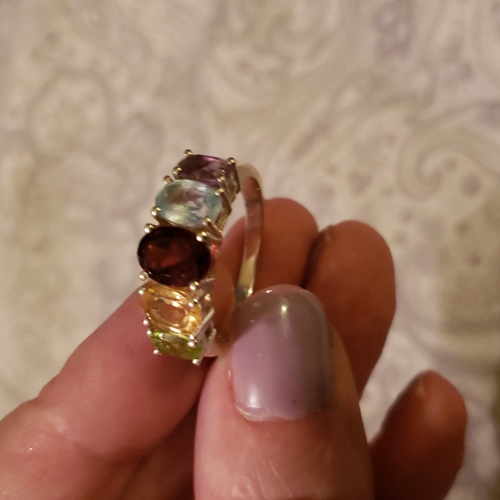 Multi-gemstone ring